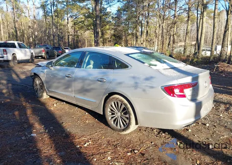 2017 Buick Lacrosse Essence z USA, uszkodzony, nr VIN 1G4ZP5SS0HU160586